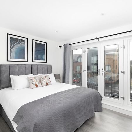 Cozy Apartments With King Size Beds Near Enfield Town & Chase Farm Train Stations With Wifi And Parking Dış mekan fotoğraf