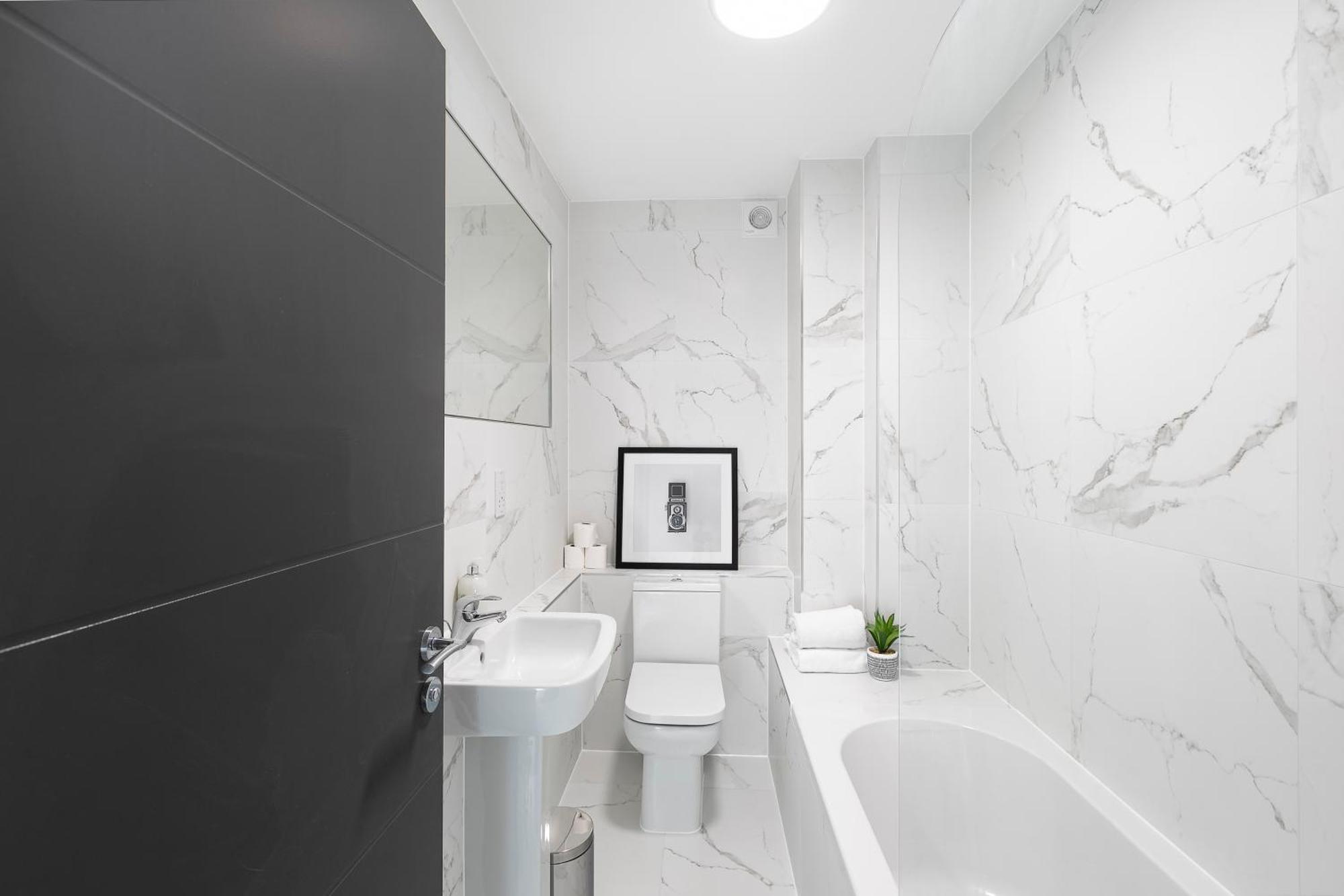 Cozy Apartments With King Size Beds Near Enfield Town & Chase Farm Train Stations With Wifi And Parking Dış mekan fotoğraf