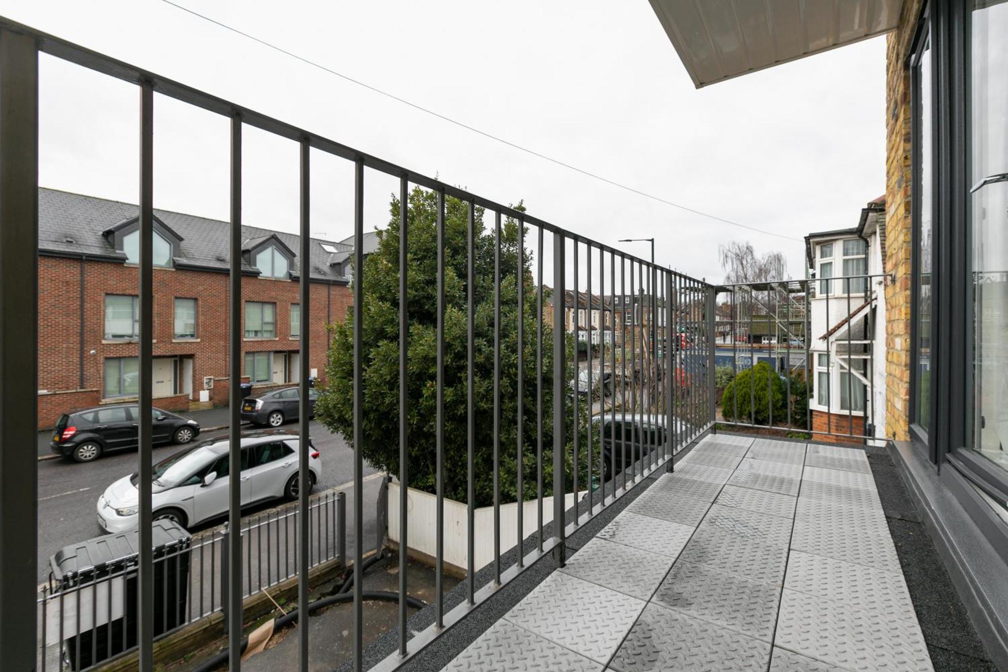 Cozy Apartments With King Size Beds Near Enfield Town & Chase Farm Train Stations With Wifi And Parking Dış mekan fotoğraf