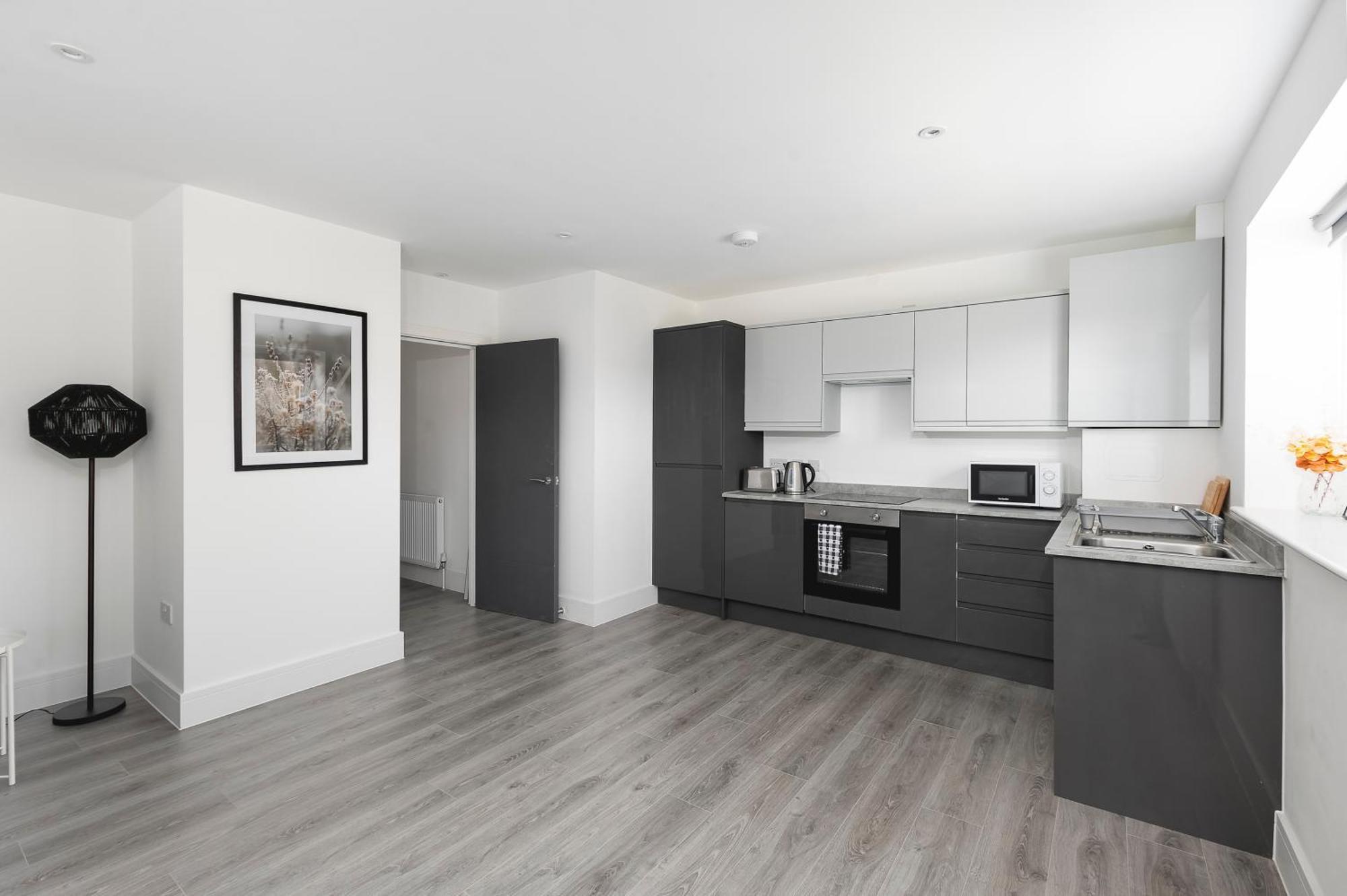 Cozy Apartments With King Size Beds Near Enfield Town & Chase Farm Train Stations With Wifi And Parking Dış mekan fotoğraf